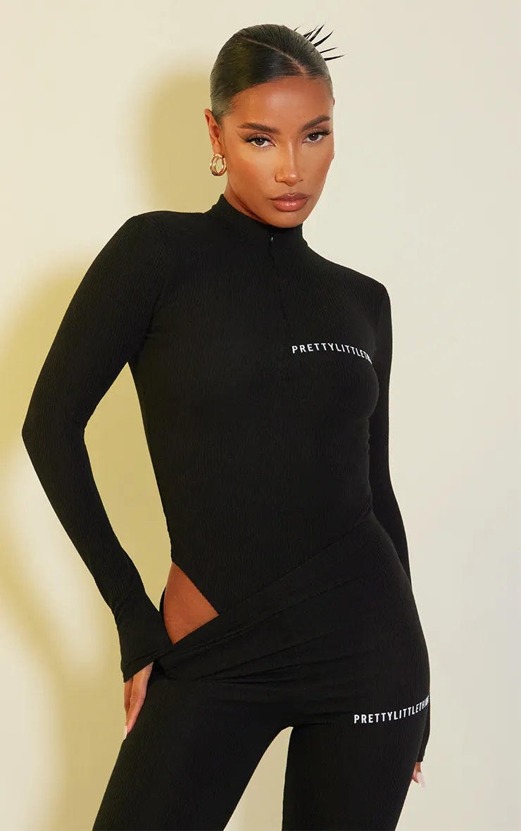 PRETTYLITTLETHING Body noir côtelé crêpé à demi-zip
